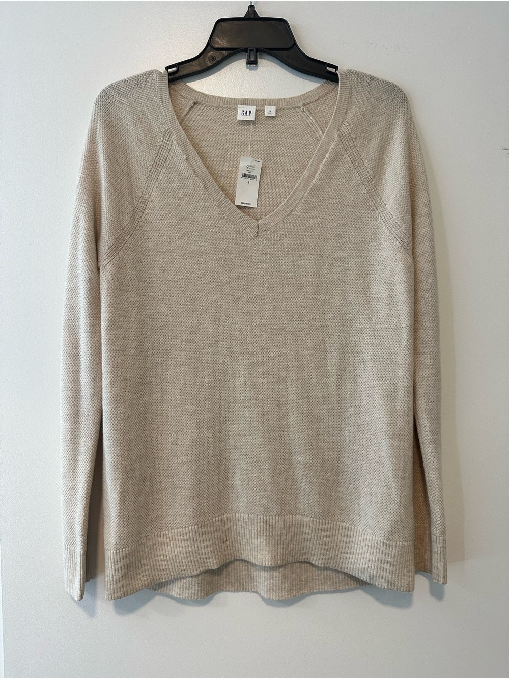 NWT GAP Women's V-Neck Knit Sweater in Light Beige